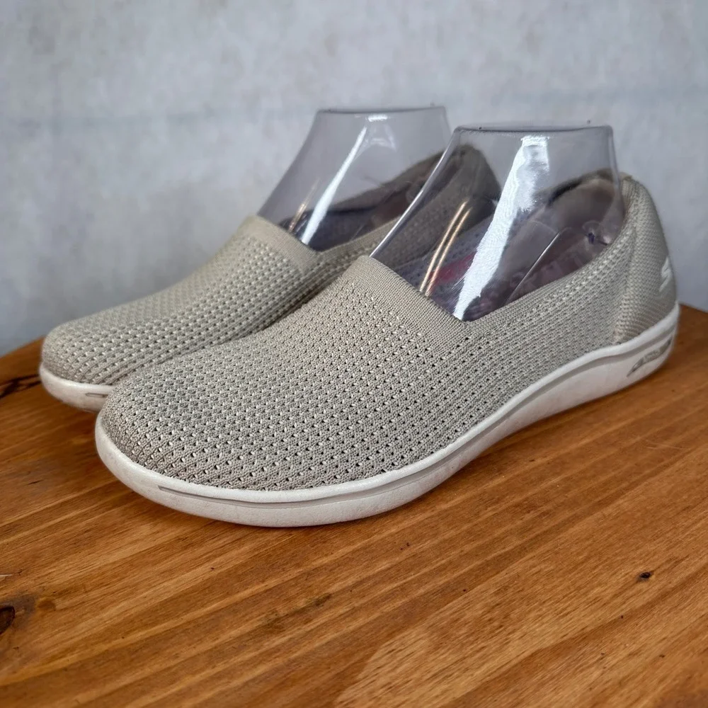 Skechers Arch Fit Slip On Womens 8 Taupe Good Stretch Fit Walking Shoes 136559